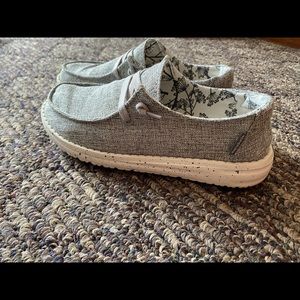 Wendy iron linen hey dudes